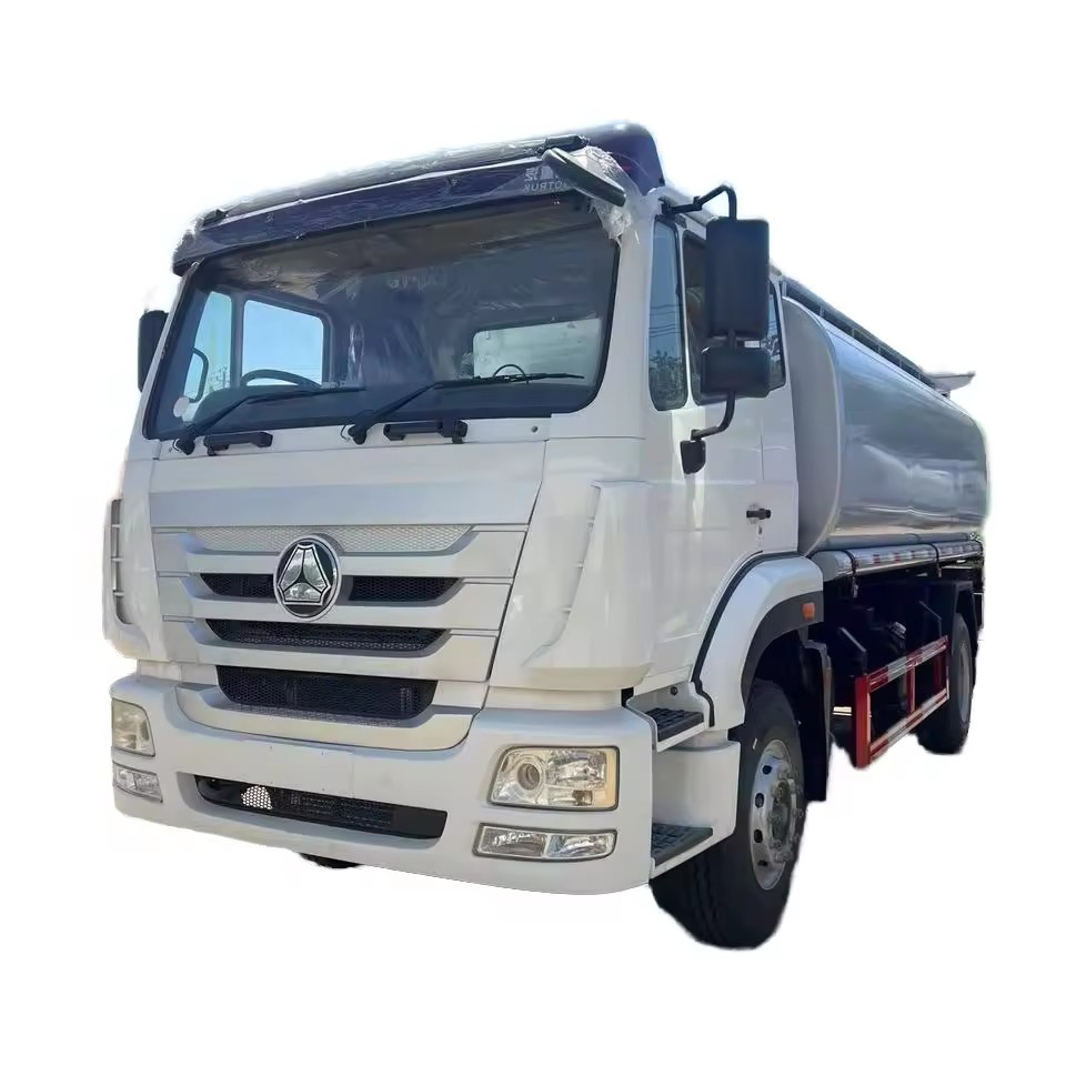 Sinotruk HOWO 220 حصان شاحنة ناقلة النفط 15m3
