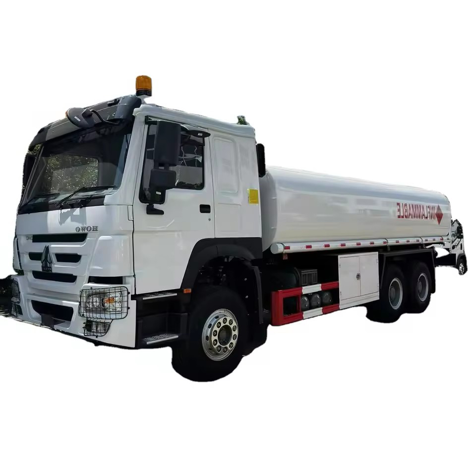 ناقلة وقود الديزل SINOTRUK HOWO 6x4 RHD
