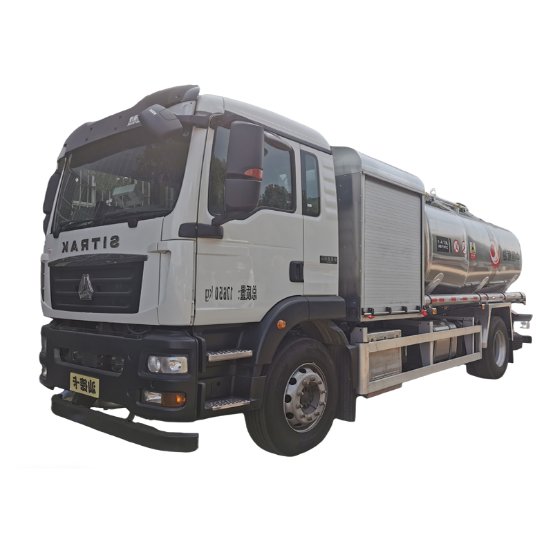 SINOTRUK 4 &times; 4 13.6m3 الطائرات شاحنة الوقود